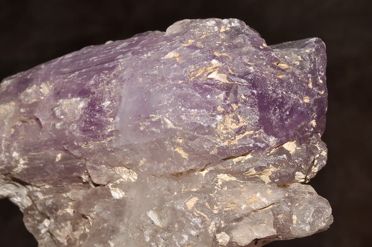 Kunzite — example specimen